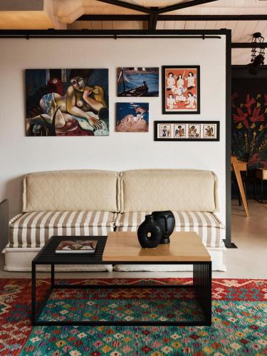 Gerani - Executive Elevated Suite with Private balcony