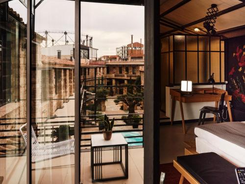 Gerani - Executive Elevated Suite with Private balcony