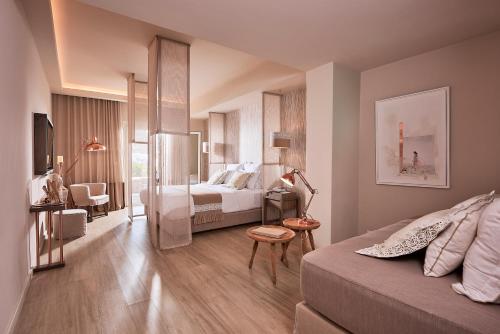 Executive Suite with Private Hot Tub