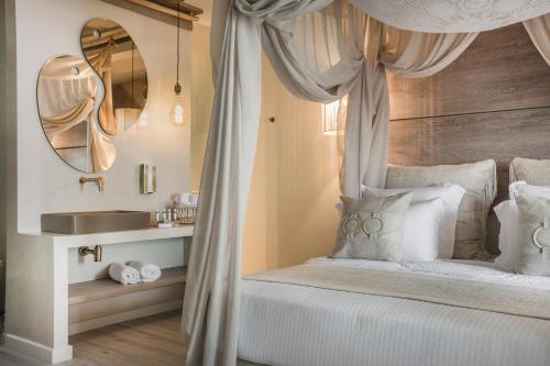 Honeymoon Sea View Suite with Private Hot Tub