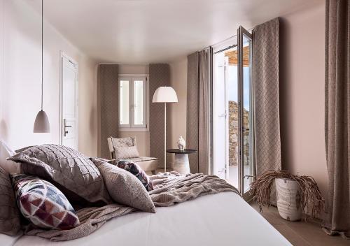 Sea view suite with heated private pool
