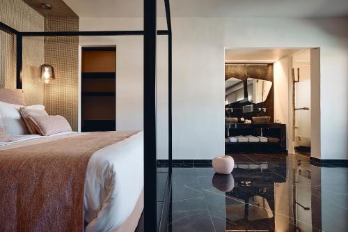 Romance suite with private pool & outdoor whirlpool