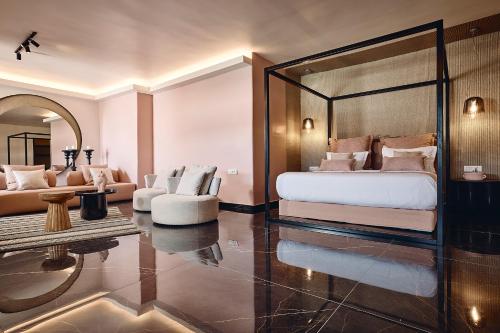 Romance suite with private pool & outdoor whirlpool