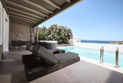 Romance suite with private pool & outdoor whirlpool