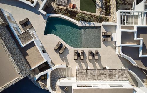 Double pool view with heated sharing pool