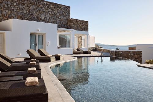 Double pool view with heated sharing pool
