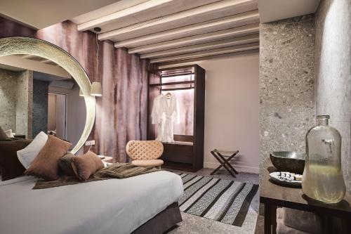 Deluxe Quadruple Room with heated sharing pool