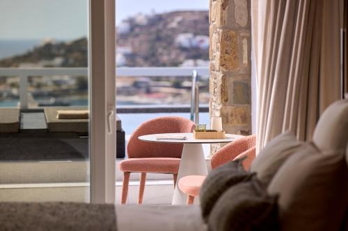 Deluxe Quadruple Room with heated sharing pool