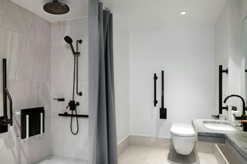 Queen Room - Fully Accessible