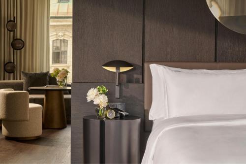Executive Large King Room with Street View