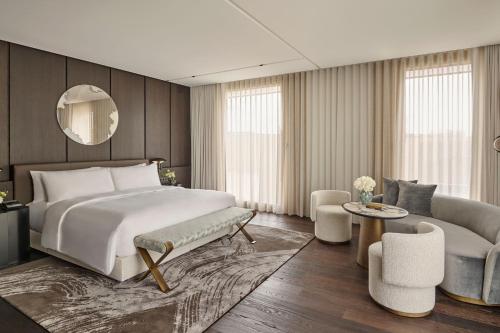 Executive Large King Room with Street View