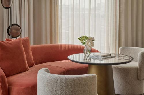 Executive Large King Room with Street View