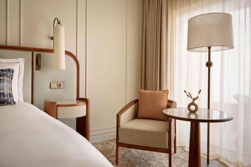 Deluxe Room with One King or Twin Beds
