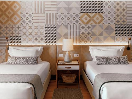Deluxe Double Queen Room
