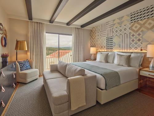 Deluxe King with Terrace and Valley View