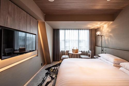 Premier King Room with Shower Booth