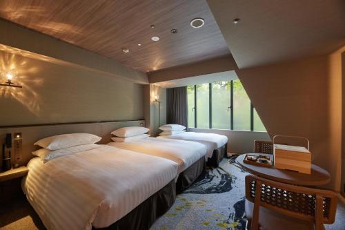 Premier Triple with Shower Booth