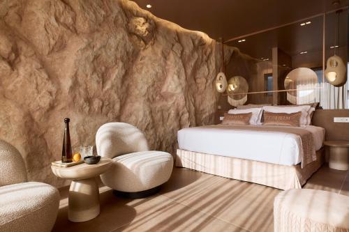 Sea View Suite with Private Heated Pool