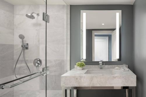 Executive Ocean One-Bedroom Suite with Ocean View - Hearing Accessible
