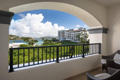 Executive Ocean One-Bedroom Suite with Ocean View - Hearing Accessible