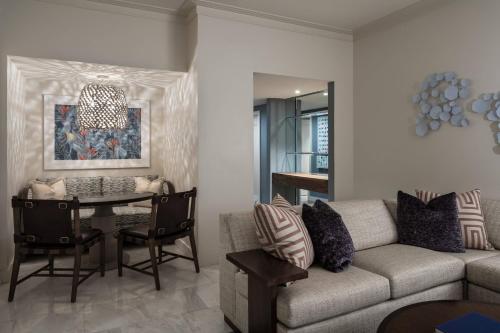 Executive Ocean One-Bedroom Suite with Ocean View - Hearing Accessible