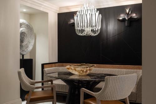 Presidential One-Bedroom King Suite with Balcony - Hearing Accessible
