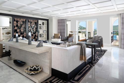 Presidential One-Bedroom King Suite with Balcony - Hearing Accessible