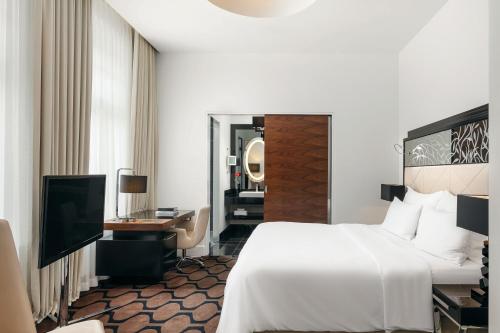 Deluxe Room - 1 King