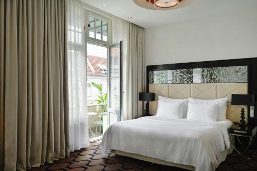 Superior Room, 1 King, Balcony