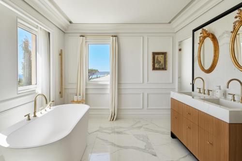 King Suite with Balcony