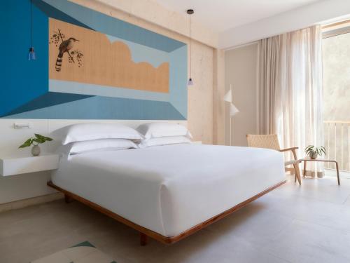 Essential Room with Balcony - Accessible
