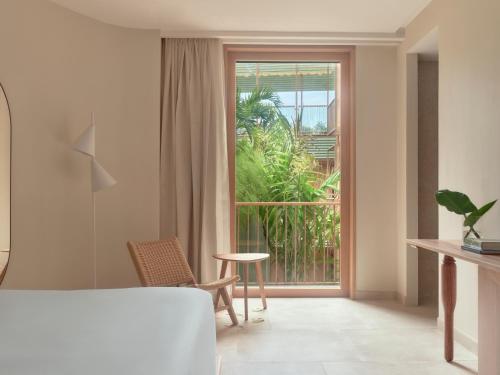 Essential Room with Balcony - Accessible
