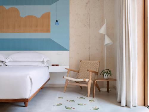Essential Twin Room with Balcony - Top Floor