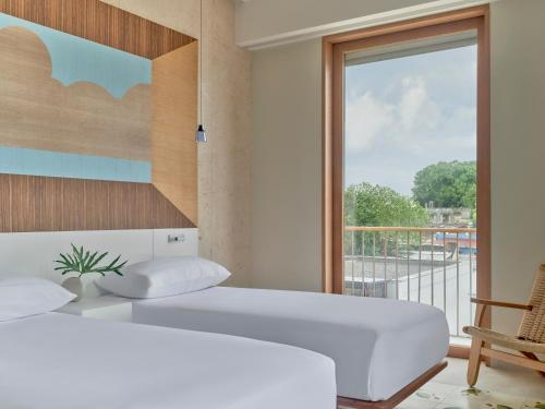 Essential Twin Room