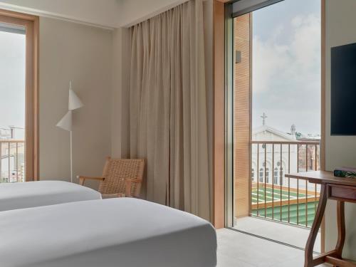Essential Twin Room