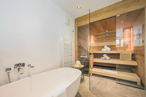 Spa Suite with Sauna