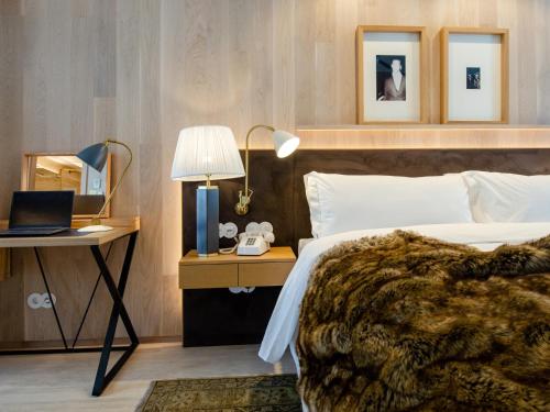 Contemporary Junior Suite