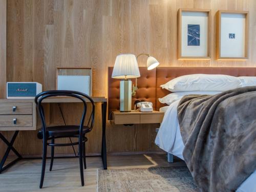 Contemporary Junior Suite
