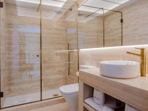 Contemporary Master Suite