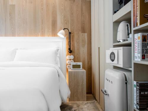 Contemporary Standard Small Room