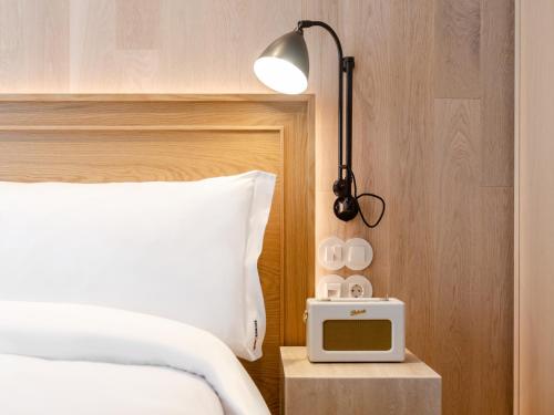 Contemporary Standard Small Single Room