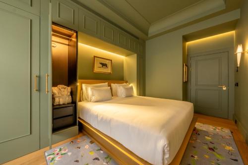Deluxe Double Room with City View