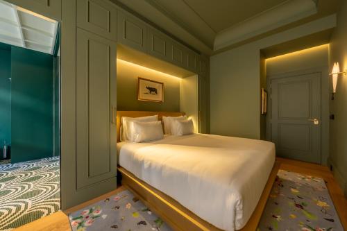 Deluxe Double Room with City View
