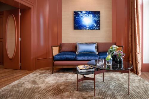 Suite with Square View