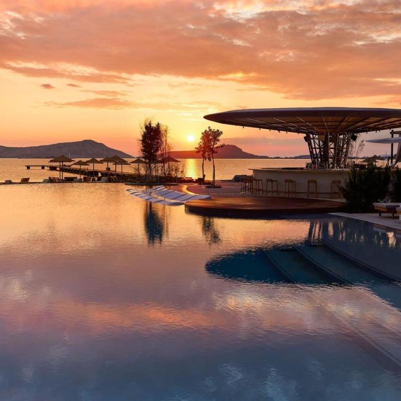 W Costa Navarino