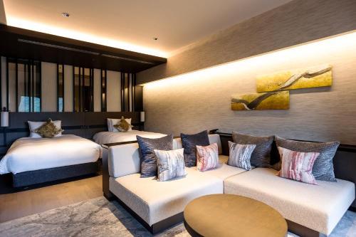 East Wing Upper Floor-Twin Room with Open-Air Bath Western Style /  Japanses Dinner Entry 17:00～18:00