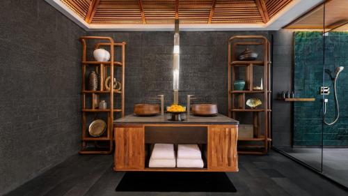King Studio Suite with Lagoon Access