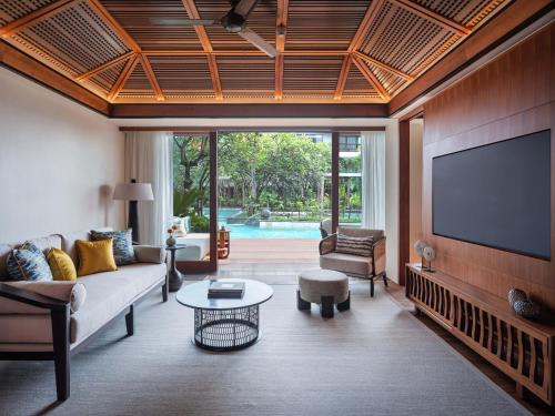Premium One-Bedroom King Suite with Lagoon Access