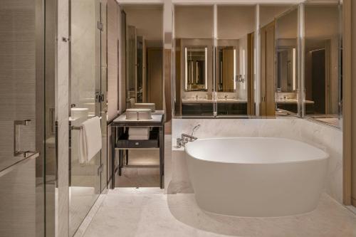 Club Double Room with Two Double Beds - Club Lounge Access