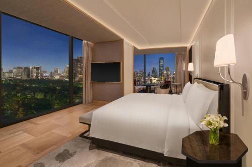 Marigold King Suite with Balcony and Park View